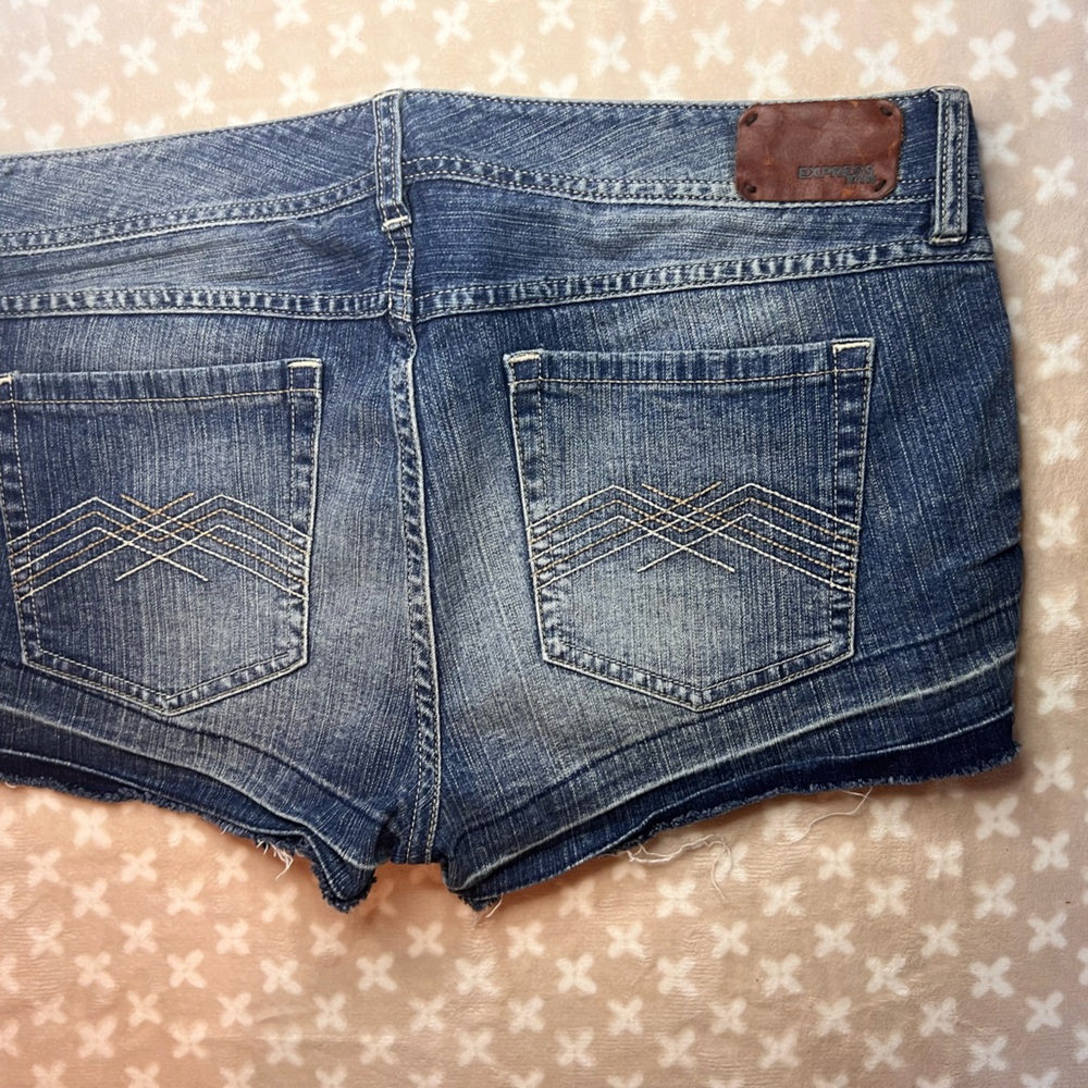 Express Distressed Denim Shorts - Picture 5 of 6